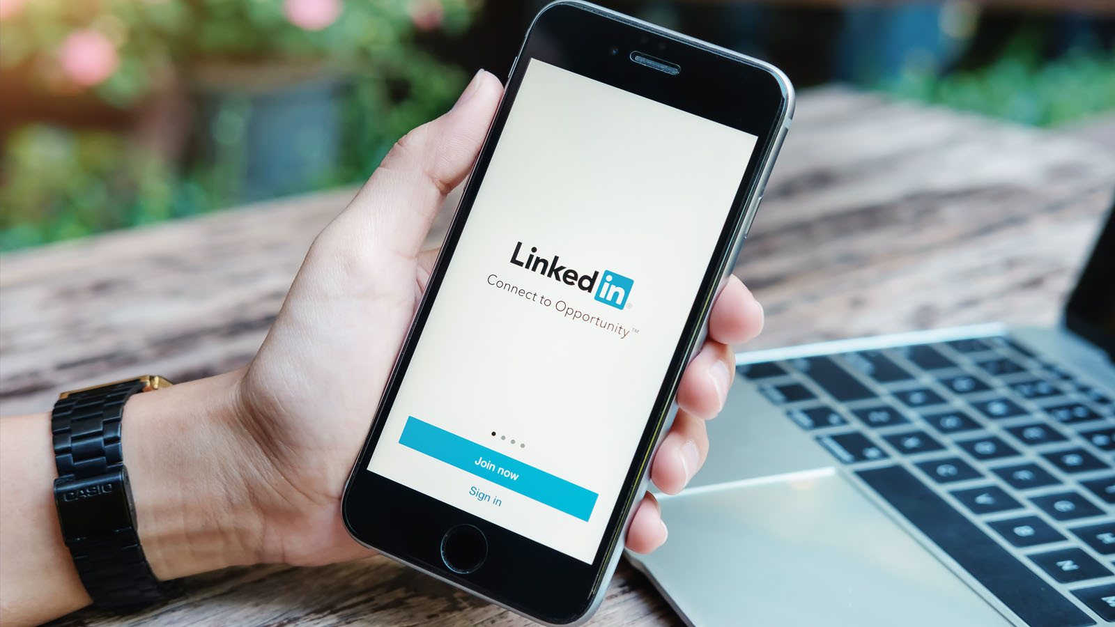 Are you using LinkedIn to its fullest to get a job Are You using LinkedIn Job Alert